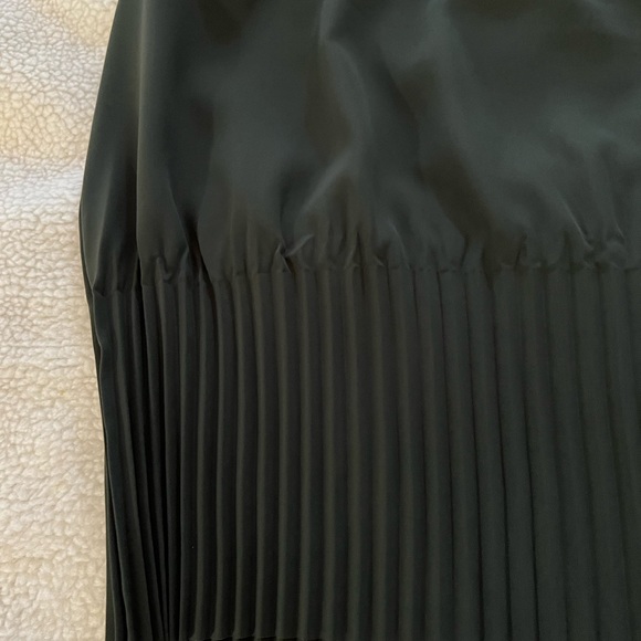 COS dark (bottle) green, pencil skirt with pleating detail - Picture 2 of 7
